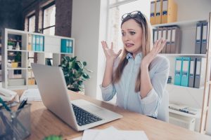 Social_Media_What_Not_To_Post Girl on social media