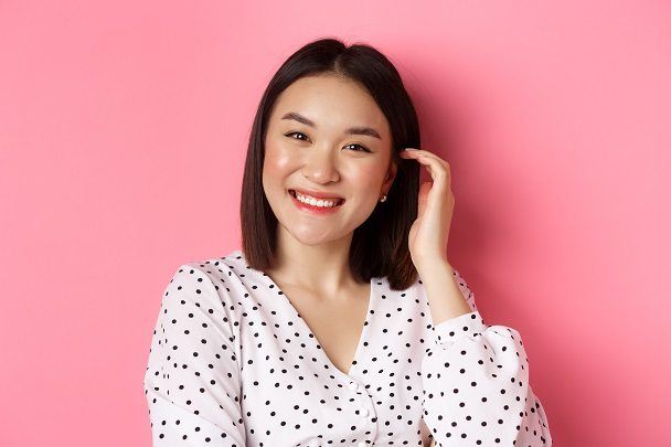 professional woman understanding how to praise someone professionally